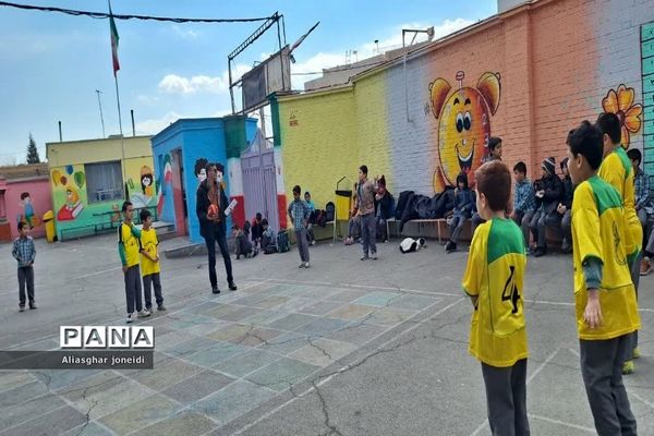 بازی‌ گروهی به‌مناسبت دهه فجر در آموزشگاه شیخ جنید پیشوا