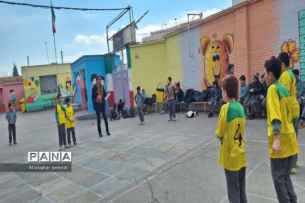بازی‌ گروهی به‌مناسبت دهه فجر در آموزشگاه شیخ جنید پیشوا