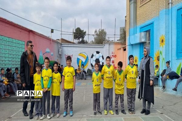 بازی‌ گروهی به‌مناسبت دهه فجر در آموزشگاه شیخ جنید پیشوا