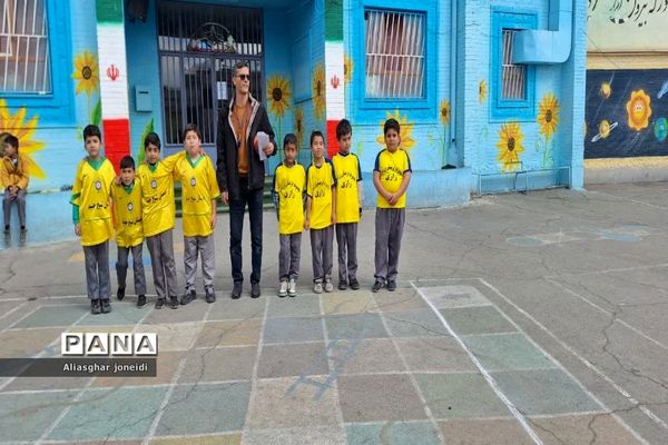 بازی‌ گروهی به‌مناسبت دهه فجر در آموزشگاه شیخ جنید پیشوا