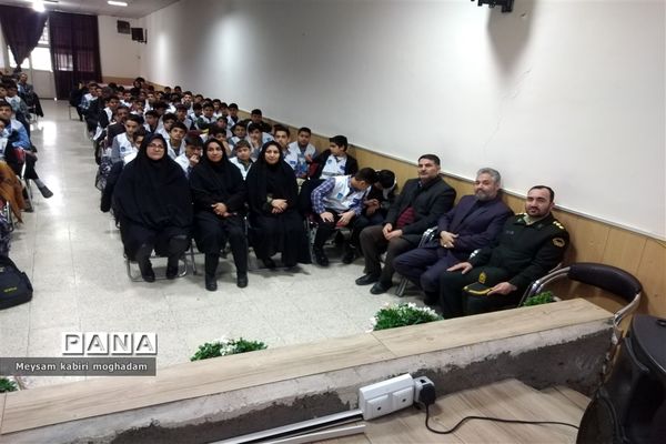 برگزاری طرح همیار پلیس ویژه دانش‌آموزان پایه هفتم در مشهد