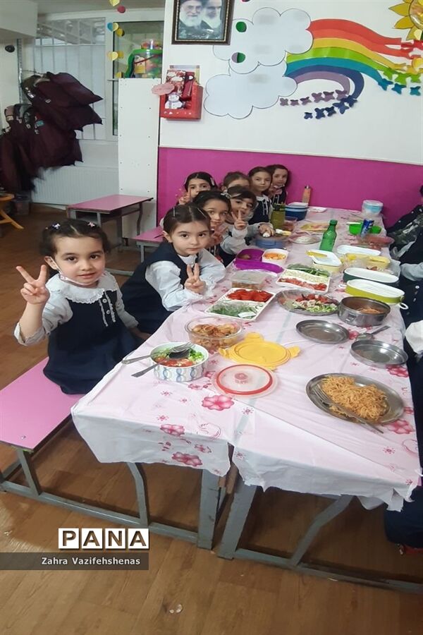 مراسم صبحانه انقلاب در مهد کودک گل‌های هستی شهرستان شیروان