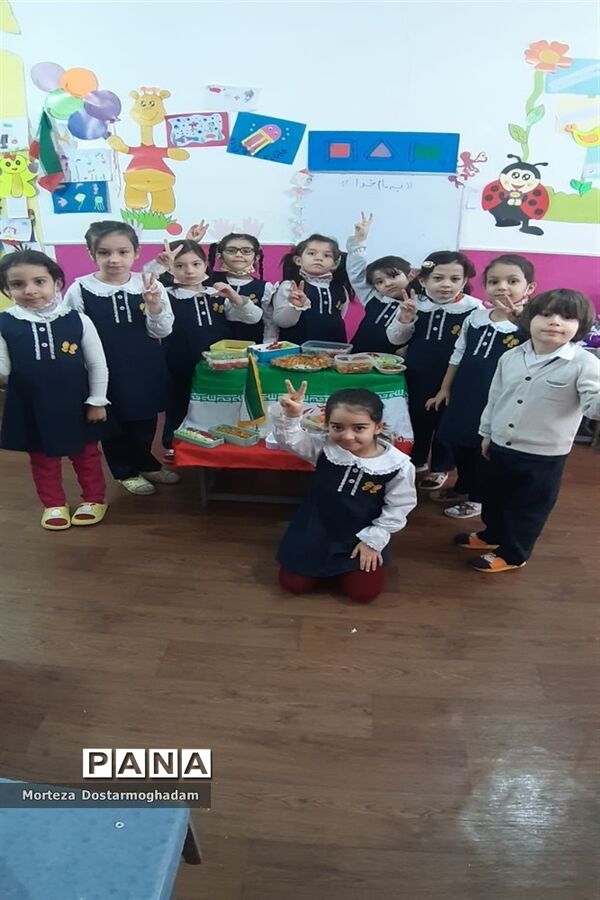 مراسم صبحانه انقلاب در مهد کودک گل‌های هستی شهرستان شیروان