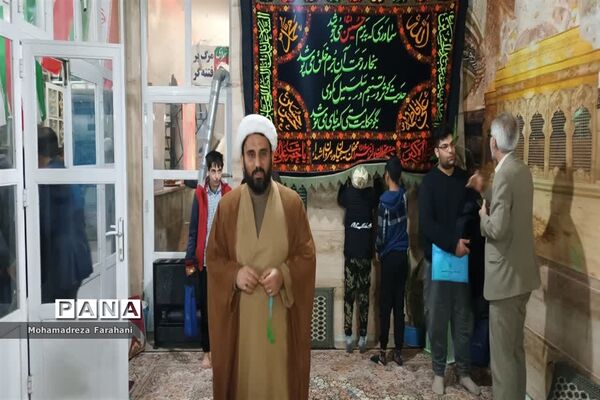برگزاری میز خدمت در قرچک به‌مناسبت ایام دهه فجر