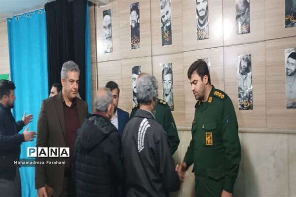 برگزاری میز خدمت در قرچک به‌مناسبت ایام دهه فجر