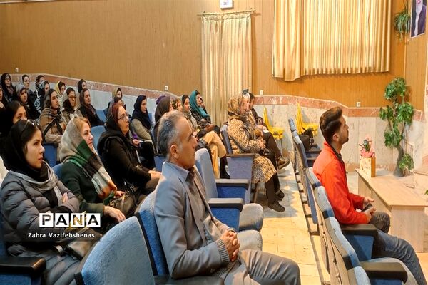 برگزاری کارگاه آموزشی تغذیه و سبک زندگی سالم در شهرستان شیروان
