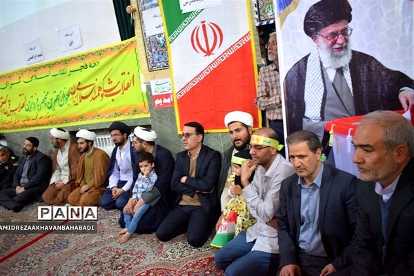طنین سرود سلام فرمانده در بهاباد