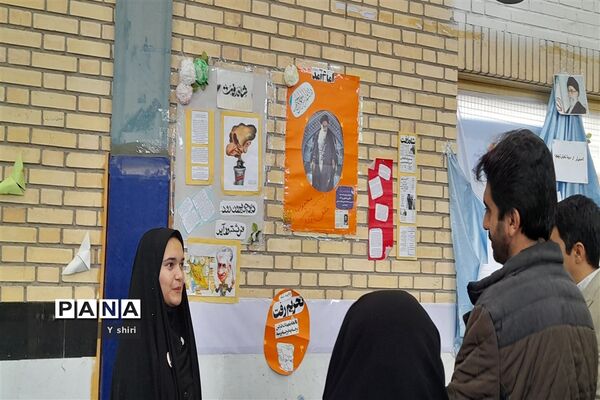 نمایشگاه دانش‌‎آموزی از جنس انقلاب