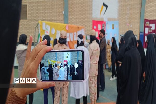 نمایشگاه دانش‌‎آموزی از جنس انقلاب
