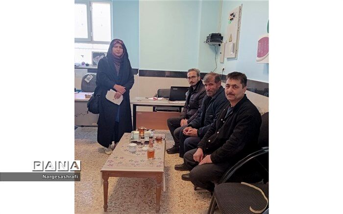 تبیین خاطرات راوی دفاع مقدس در مدرسه شهید‌قنبری شهر زیارت