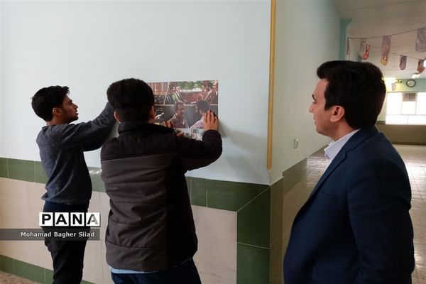 برپایی نمایشگاه انقلاب در دبیرستان نمونه آیت الله خامنه‌ای کاشمر