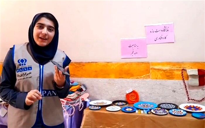 ‌نمایشگاه هنری فجر در دبیرستان تربیت رودهن/ فیلم