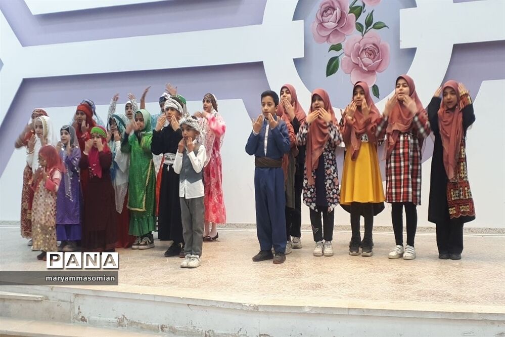 جشن انقلاب در آموزش و پرورش شهرستان ابرکوه
