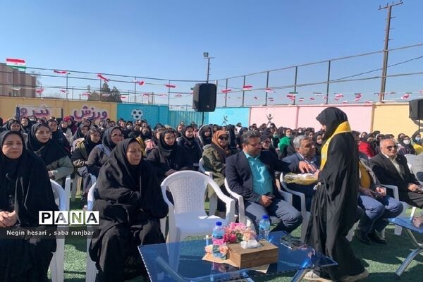جشن باشکوه دهه فجر و تقدیر از دانش‌آموزان نمونه در شهرستان پیشوا
