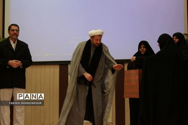 یادواره زنان شهیده شهرستان بهارستان