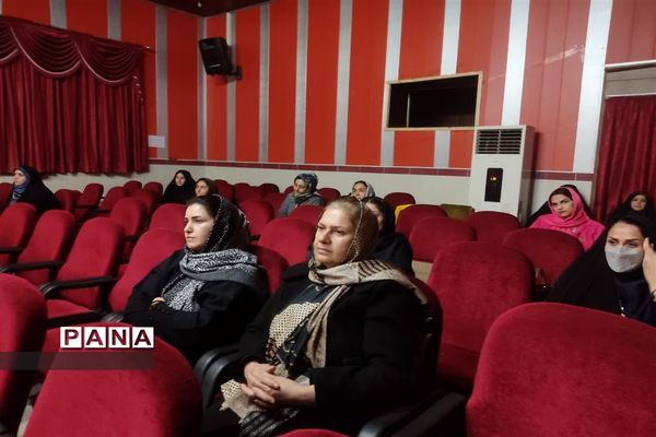 جلسه آموزش خانواده ویژه اولیا دانش‌آموزان در محمودآباد