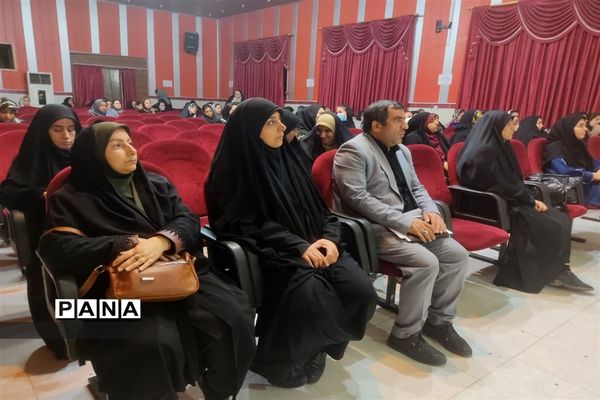 جلسه آموزش خانواده ویژه اولیا دانش‌آموزان در محمودآباد