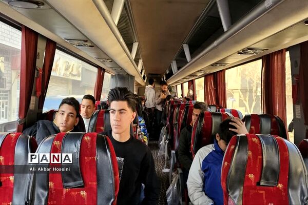 آیین بدرقه ۲۲۰ دانش‌آموز پسر شهرستان ورامین به اردوی راهیان نور