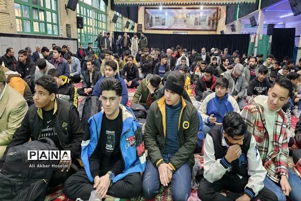 آیین بدرقه ۲۲۰ دانش‌آموز پسر شهرستان ورامین به اردوی راهیان نور