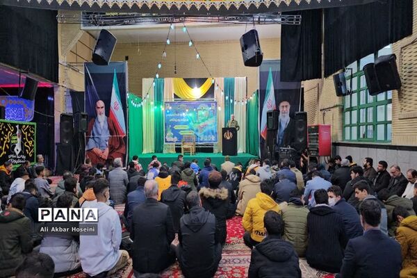 آیین بدرقه ۲۲۰ دانش‌آموز پسر شهرستان ورامین به اردوی راهیان نور