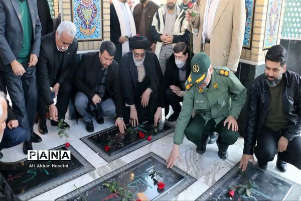 گل باران مزار شهدای گمنام شهرستان ورامین