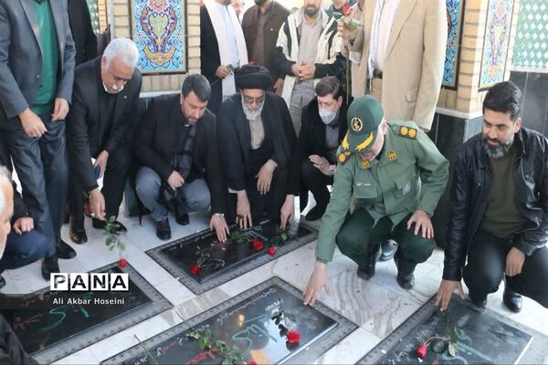 گل باران مزار شهدای گمنام شهرستان ورامین