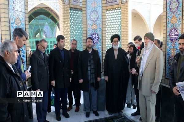 گل باران مزار شهدای گمنام شهرستان ورامین