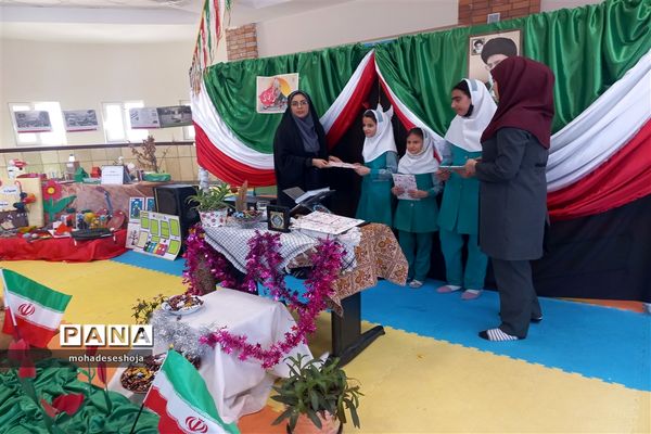 جشن دهه فجر در آموزشگاه صدیقه‌کبری شهرستان فیروزکوه