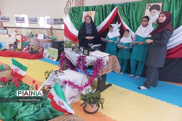 جشن دهه فجر در آموزشگاه صدیقه‌کبری شهرستان فیروزکوه