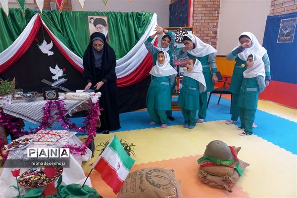 جشن دهه فجر در آموزشگاه صدیقه‌کبری شهرستان فیروزکوه