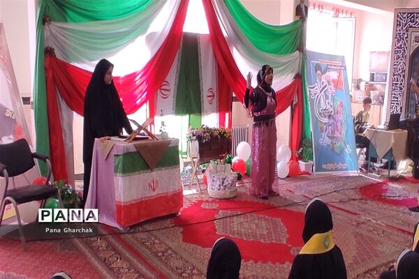 برگزاری مانور یاوران انقلاب در دبیرستان حضرت زینب (س) قرچک‌