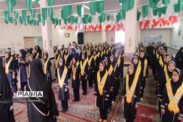برگزاری مانور یاوران انقلاب در دبیرستان حضرت زینب (س) قرچک‌
