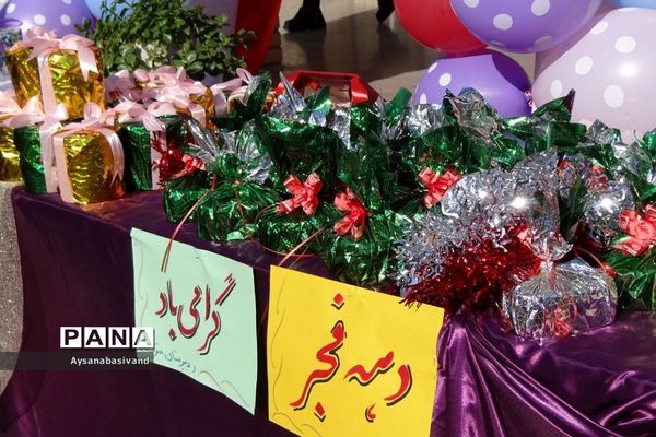 برگزاری مراسم تقدیر از دانش‌آموزان برتر و ساعی دبیرستان عترت