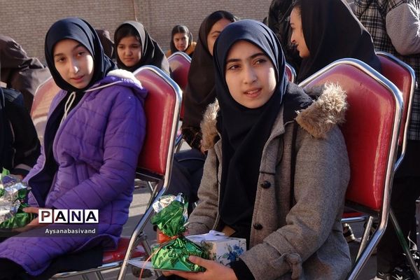 برگزاری مراسم تقدیر از دانش‌آموزان برتر و ساعی دبیرستان عترت