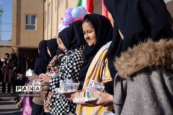 برگزاری مراسم تقدیر از دانش‌آموزان برتر و ساعی دبیرستان عترت