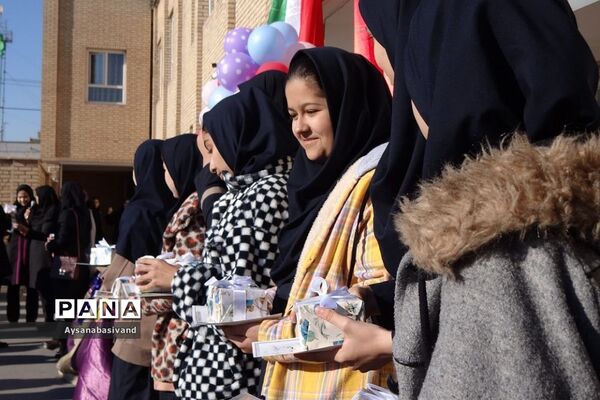 برگزاری مراسم تقدیر از دانش‌آموزان برتر و ساعی دبیرستان عترت
