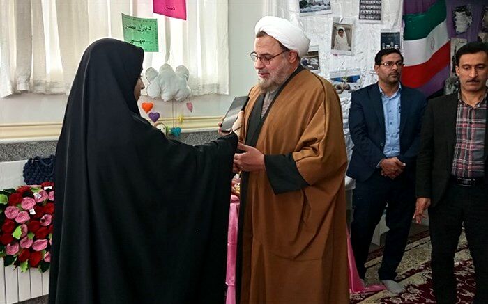 بازخوانی تاریخ معاصر ایران از ابتکارات ارزشمند نمایشگاه مدرسه انقلاب است