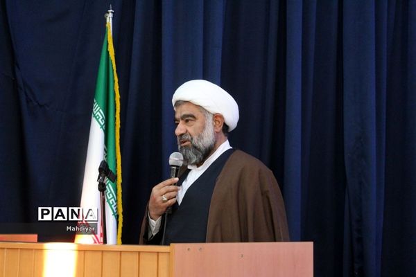 بدرقه دانش‌آموزان به اردو راهیان نور شهر جوادآباد