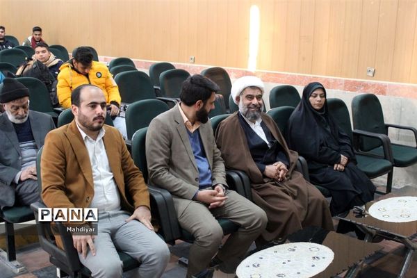 بدرقه دانش‌آموزان به اردو راهیان نور شهر جوادآباد