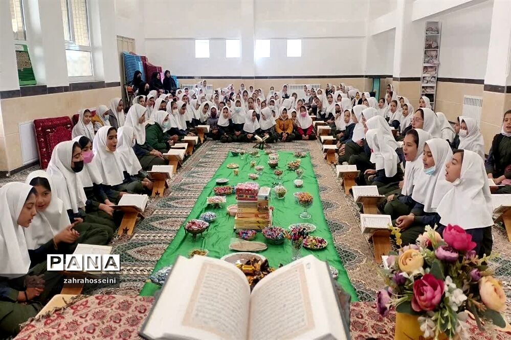 محفل انس با قرآن در دبستان شهید نجاتی ابرکوه