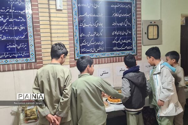 جشنواره غذای سالم در ایام دهه فجر در دبستان هموطن۲ رودهن