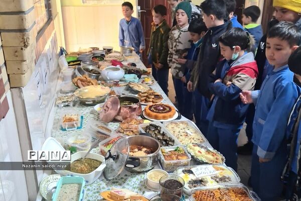 جشنواره غذای سالم در ایام دهه فجر در دبستان هموطن۲ رودهن