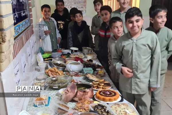 جشنواره غذای سالم در ایام دهه فجر در دبستان هموطن۲ رودهن
