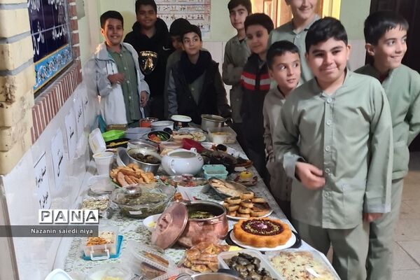 جشنواره غذای سالم در ایام دهه فجر در دبستان هموطن۲ رودهن