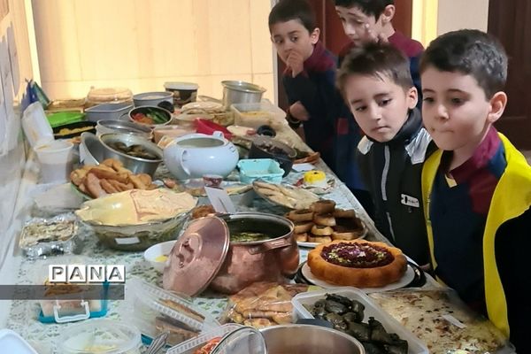 جشنواره غذای سالم در ایام دهه فجر در دبستان هموطن۲ رودهن