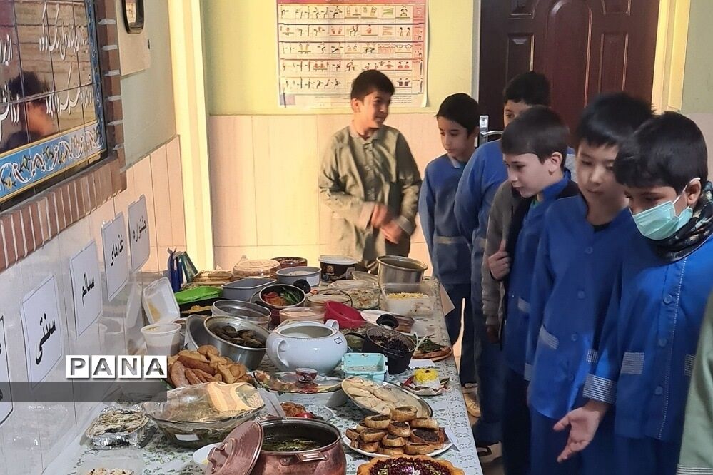 جشنواره غذای سالم در ایام دهه فجر در دبستان هموطن۲ رودهن