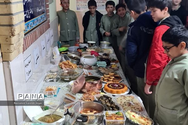 جشنواره غذای سالم در ایام دهه فجر در دبستان هموطن۲ رودهن