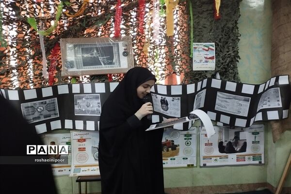 افتتاحیه نمایشگاه مدرسه انقلاب در دبیرستان هفده شهریور شهرستان فیروزکوه