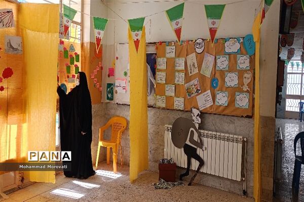 بازدید از نمایشگاه مدرسه انقلاب  شهرستان مانه و سملقان