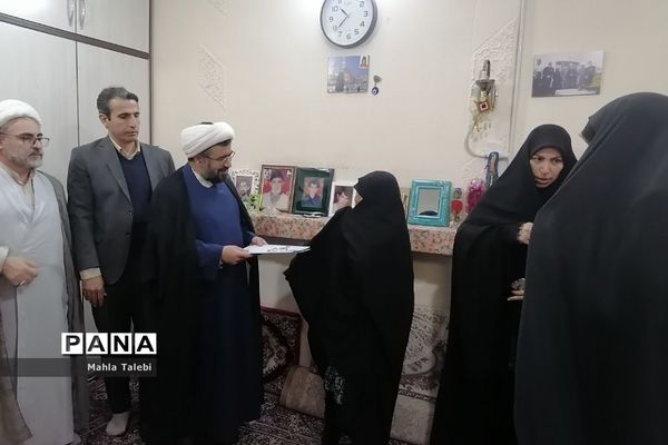بازدید از خانواده شهید جعفری و شهیده قره داغی باحضور مسئولین صباشهر
